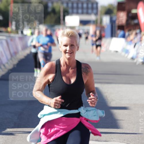 03.10.2025 - Köhlbrandbrückenlauf Jannik Wohlers http://msf.ph/oto/9117659 03.10.2025 13:34:02 Ziel 4438, 4919, 4970, 5036, 5300, 6246, 6420, 6421 meine-sportfotos.de
