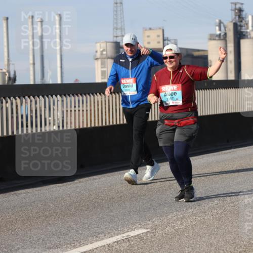 03.10.2025 - Köhlbrandbrückenlauf Lena Gebhardt http://msf.ph/oto/9117664 03.10.2025 10:23:12 Position 2 2623, 2357 meine-sportfotos.de