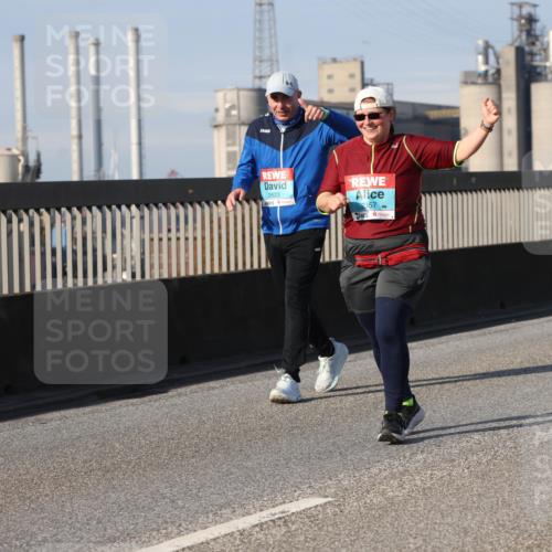 03.10.2025 - Köhlbrandbrückenlauf Lena Gebhardt http://msf.ph/oto/9117673 03.10.2025 10:23:12 Position 2 2623, 2357 meine-sportfotos.de