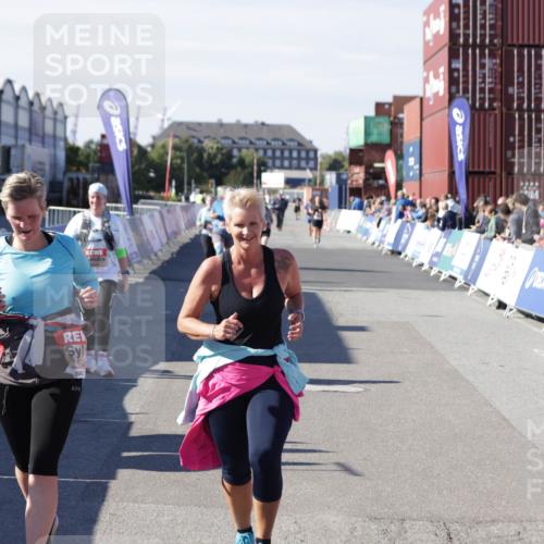 03.10.2025 - Köhlbrandbrückenlauf Jannik Wohlers http://msf.ph/oto/9117676 03.10.2025 13:34:02 Ziel 4438, 4919, 4970, 5036, 5300, 6246, 6420, 6421 meine-sportfotos.de