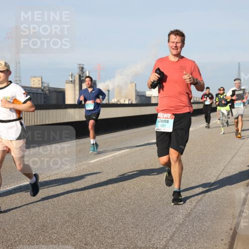 03.10.2025 - Köhlbrandbrückenlauf Lena Gebhardt http://msf.ph/oto/9117677 03.10.2025 09:44:30 Position 2 1231 meine-sportfotos.de