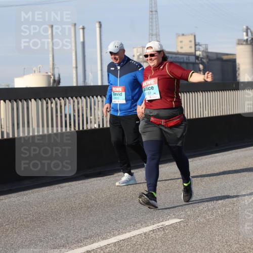 03.10.2025 - Köhlbrandbrückenlauf Lena Gebhardt http://msf.ph/oto/9117683 03.10.2025 10:23:12 Position 2 2623, 2357 meine-sportfotos.de