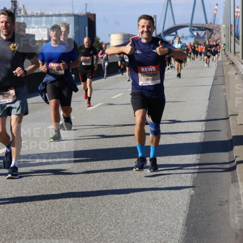 03.10.2025 - Köhlbrandbrückenlauf Strokosch-Dieckow http://msf.ph/oto/9117684 03.10.2025 12:53:24 Position 3 5792, 6034, 4409 meine-sportfotos.de