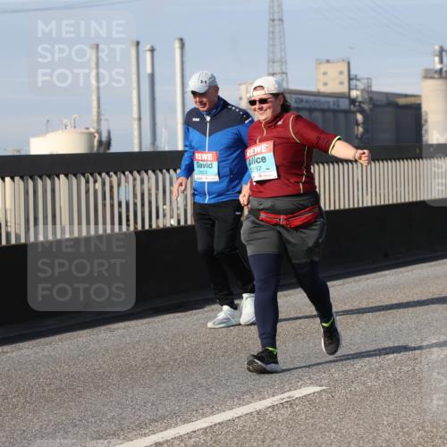 03.10.2025 - Köhlbrandbrückenlauf Lena Gebhardt http://msf.ph/oto/9117696 03.10.2025 10:23:12 Position 2 2623, 2357 meine-sportfotos.de