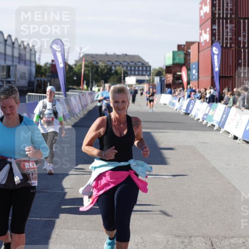 03.10.2025 - Köhlbrandbrückenlauf Jannik Wohlers http://msf.ph/oto/9117698 03.10.2025 13:34:02 Ziel 4438, 4919, 4970, 5036, 5300, 6246, 6420, 6421 meine-sportfotos.de