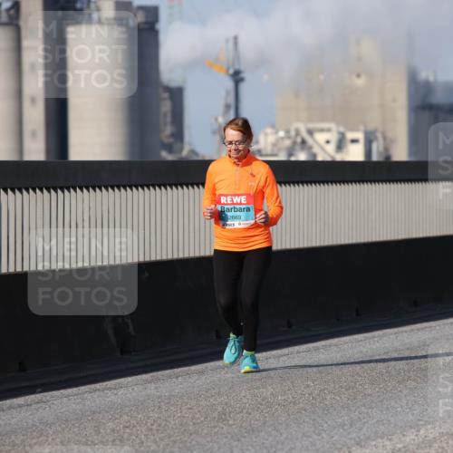 03.10.2025 - Köhlbrandbrückenlauf Lena Gebhardt http://msf.ph/oto/9117706 03.10.2025 10:23:57 Position 2 2669 meine-sportfotos.de