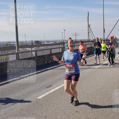03.10.2025 - Köhlbrandbrückenlauf Michael Burmester http://msf.ph/oto/9117719 03.10.2025 12:59:11 Position 2 5066 meine-sportfotos.de