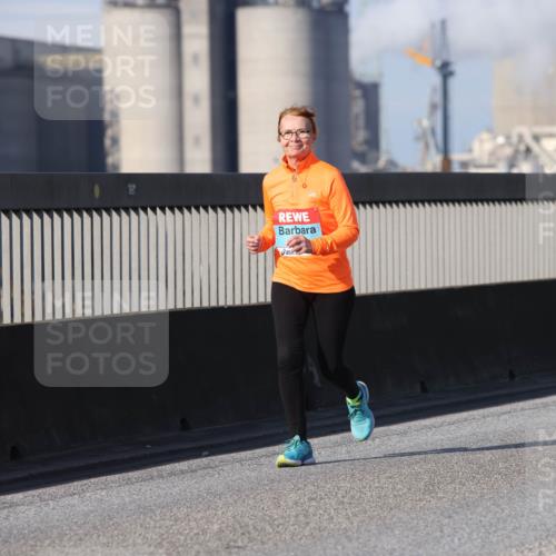 03.10.2025 - Köhlbrandbrückenlauf Lena Gebhardt http://msf.ph/oto/9117728 03.10.2025 10:23:57 Position 2  meine-sportfotos.de