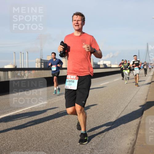 03.10.2025 - Köhlbrandbrückenlauf Lena Gebhardt http://msf.ph/oto/9117735 03.10.2025 09:44:31 Position 2 1231 meine-sportfotos.de