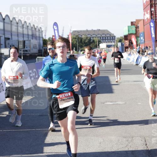 03.10.2025 - Köhlbrandbrückenlauf Jannik Wohlers http://msf.ph/oto/9117737 03.10.2025 13:03:16 Ziel 4085, 4208, 4268, 4856, 5048, 5063, 6279, 6612, 6722, 6784 meine-sportfotos.de