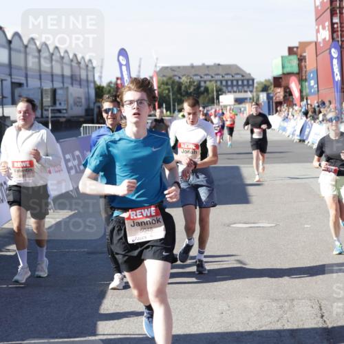 03.10.2025 - Köhlbrandbrückenlauf Jannik Wohlers http://msf.ph/oto/9117744 03.10.2025 13:03:16 Ziel 4085, 4208, 4268, 4856, 5048, 5063, 6279, 6612, 6722, 6784 meine-sportfotos.de