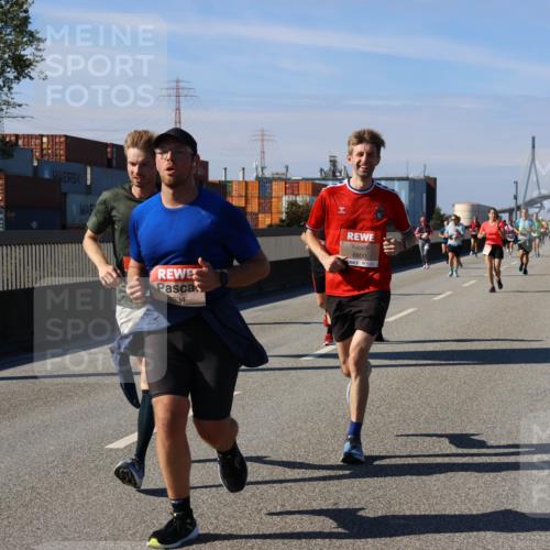 03.10.2025 - Köhlbrandbrückenlauf Strokosch-Dieckow http://msf.ph/oto/9117748 03.10.2025 12:53:28 Position 3 6034, 6800 meine-sportfotos.de