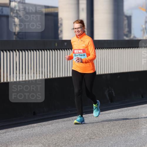 03.10.2025 - Köhlbrandbrückenlauf Lena Gebhardt http://msf.ph/oto/9117751 03.10.2025 10:23:58 Position 2  meine-sportfotos.de