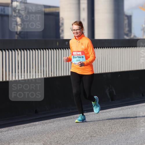 03.10.2025 - Köhlbrandbrückenlauf Lena Gebhardt http://msf.ph/oto/9117759 03.10.2025 10:23:58 Position 2 2669 meine-sportfotos.de