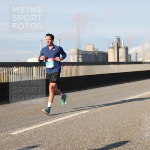 03.10.2025 - Köhlbrandbrückenlauf Lena Gebhardt http://msf.ph/oto/9117764 03.10.2025 09:44:32 Position 2  meine-sportfotos.de