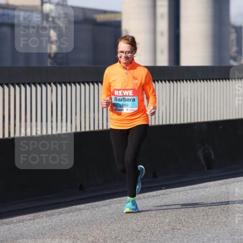 03.10.2025 - Köhlbrandbrückenlauf Lena Gebhardt http://msf.ph/oto/9117768 03.10.2025 10:23:59 Position 2 2669 meine-sportfotos.de