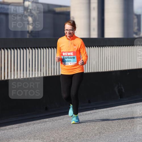 03.10.2025 - Köhlbrandbrückenlauf Lena Gebhardt http://msf.ph/oto/9117775 03.10.2025 10:23:59 Position 2 2669 meine-sportfotos.de