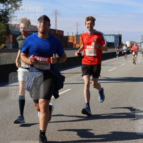 03.10.2025 - Köhlbrandbrückenlauf Strokosch-Dieckow http://msf.ph/oto/9117778 03.10.2025 12:53:28 Position 3 2, 6799, 6034, 6800 meine-sportfotos.de