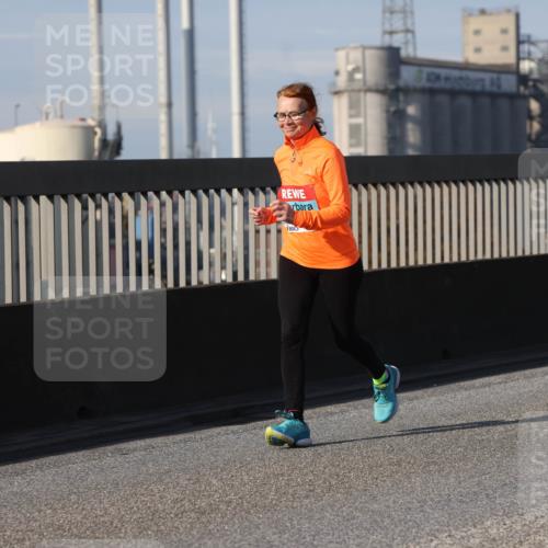 03.10.2025 - Köhlbrandbrückenlauf Lena Gebhardt http://msf.ph/oto/9117804 03.10.2025 10:24:00 Position 2  meine-sportfotos.de