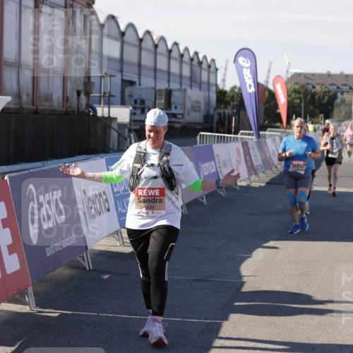 03.10.2025 - Köhlbrandbrückenlauf Jannik Wohlers http://msf.ph/oto/9117805 03.10.2025 13:34:06 Ziel 4438, 4919, 4970, 5036, 5300, 5593, 6095, 6246, 6420, 6421 meine-sportfotos.de