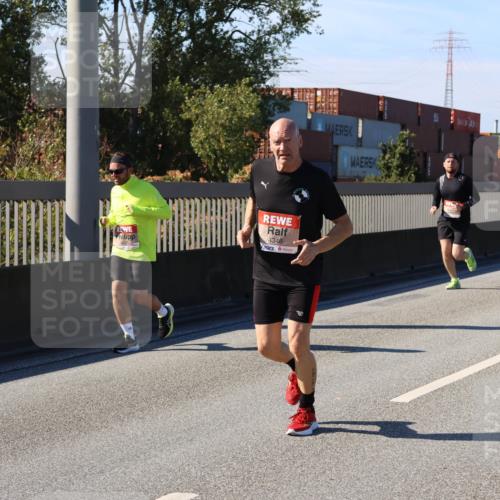 03.10.2025 - Köhlbrandbrückenlauf Strokosch-Dieckow http://msf.ph/oto/9117806 03.10.2025 12:53:31 Position 3 4346 meine-sportfotos.de