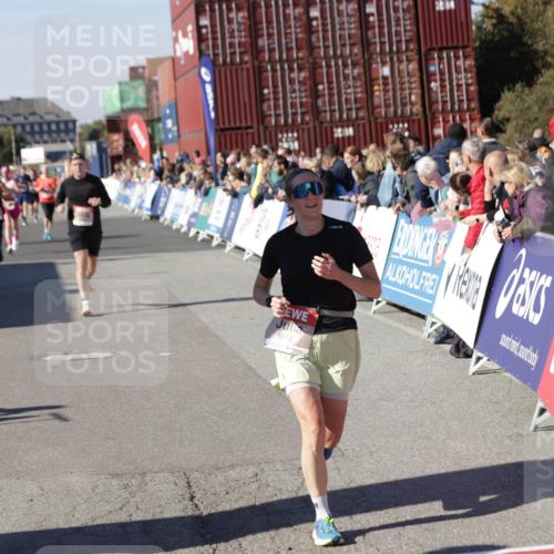 03.10.2025 - Köhlbrandbrückenlauf Jannik Wohlers http://msf.ph/oto/9117815 03.10.2025 13:03:18 Ziel 4085, 4208, 4268, 4283, 4856, 5048, 5063, 6279, 6612, 6722, 6784 meine-sportfotos.de