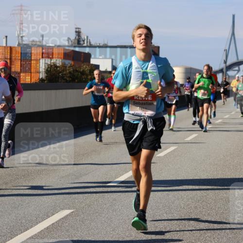 03.10.2025 - Köhlbrandbrückenlauf Strokosch-Dieckow http://msf.ph/oto/9117844 03.10.2025 12:53:37 Position 3  meine-sportfotos.de