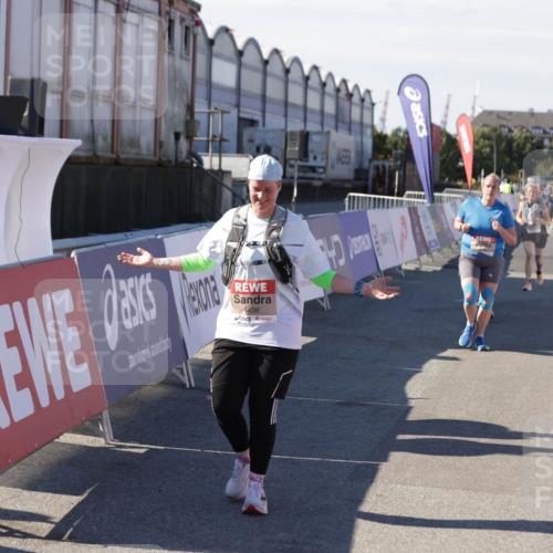 03.10.2025 - Köhlbrandbrückenlauf Jannik Wohlers http://msf.ph/oto/9117848 03.10.2025 13:34:07 Ziel 4438, 4919, 4970, 5036, 5300, 5593, 6095, 6246, 6420, 6421, 6574 meine-sportfotos.de