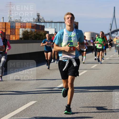 03.10.2025 - Köhlbrandbrückenlauf Strokosch-Dieckow http://msf.ph/oto/9117850 03.10.2025 12:53:37 Position 3  meine-sportfotos.de