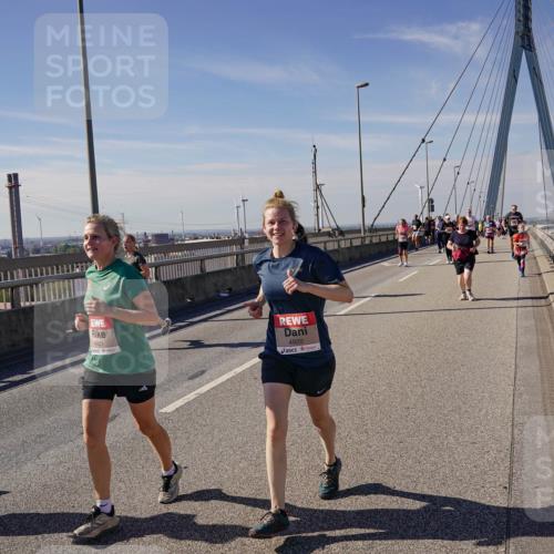 03.10.2025 - Köhlbrandbrückenlauf Michael Burmester http://msf.ph/oto/9117851 03.10.2025 12:59:16 Position 2 4921, 4920 meine-sportfotos.de