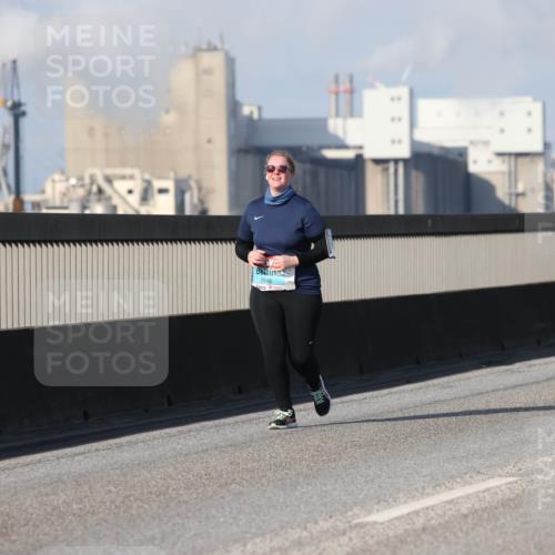03.10.2025 - Köhlbrandbrückenlauf Lena Gebhardt http://msf.ph/oto/9117853 03.10.2025 10:24:19 Position 2 2546 meine-sportfotos.de