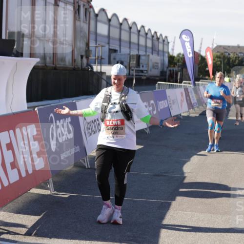 03.10.2025 - Köhlbrandbrückenlauf Jannik Wohlers http://msf.ph/oto/9117856 03.10.2025 13:34:07 Ziel 4438, 4919, 4970, 5036, 5300, 5593, 6095, 6246, 6420, 6421, 6574 meine-sportfotos.de