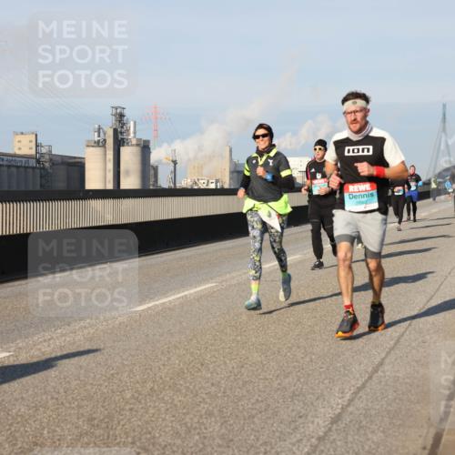 03.10.2025 - Köhlbrandbrückenlauf Lena Gebhardt http://msf.ph/oto/9117861 03.10.2025 09:44:33 Position 2  meine-sportfotos.de