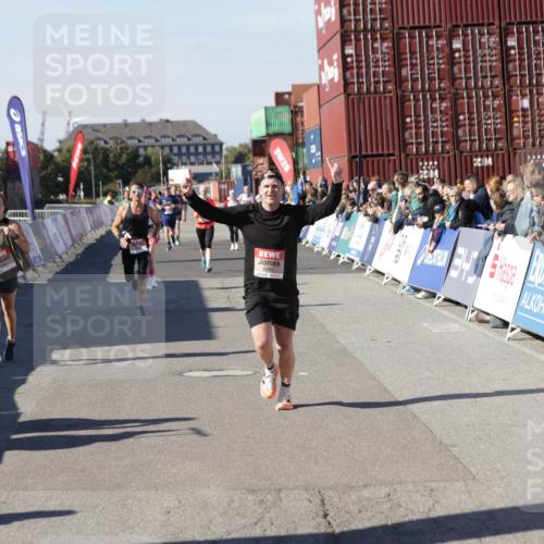 03.10.2025 - Köhlbrandbrückenlauf Jannik Wohlers http://msf.ph/oto/9117865 03.10.2025 13:03:19 Ziel 4085, 4208, 4225, 4268, 4283, 4856, 5048, 5063, 6279, 6612, 6722, 6784 meine-sportfotos.de