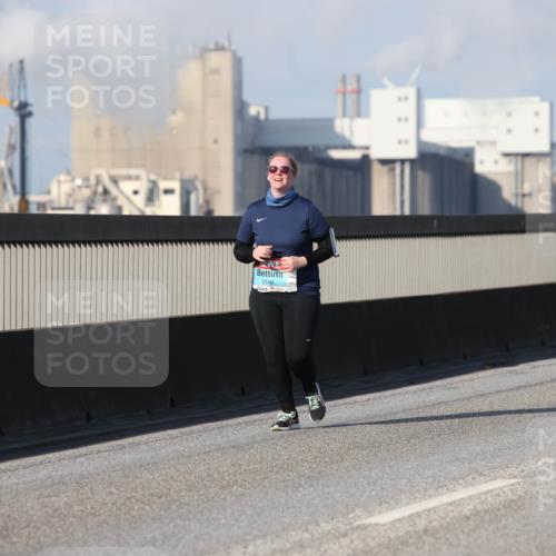 03.10.2025 - Köhlbrandbrückenlauf Lena Gebhardt http://msf.ph/oto/9117869 03.10.2025 10:24:20 Position 2 2546 meine-sportfotos.de