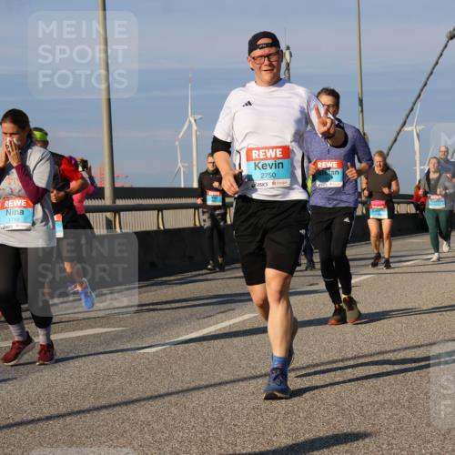 03.10.2025 - Köhlbrandbrückenlauf Strokosch-Dieckow http://msf.ph/oto/9117874 03.10.2025 09:51:45 Position 2 1719, 2750 meine-sportfotos.de