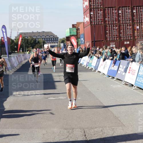 03.10.2025 - Köhlbrandbrückenlauf Jannik Wohlers http://msf.ph/oto/9117875 03.10.2025 13:03:19 Ziel 4085, 4208, 4225, 4268, 4283, 4856, 5048, 5063, 6279, 6612, 6722, 6784 meine-sportfotos.de