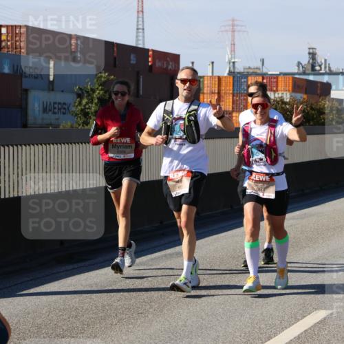 03.10.2025 - Köhlbrandbrückenlauf Strokosch-Dieckow http://msf.ph/oto/9117883 03.10.2025 12:53:43 Position 3 6308, 681, 6814, 5705 meine-sportfotos.de