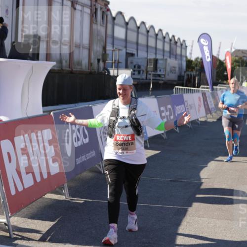 03.10.2025 - Köhlbrandbrückenlauf Jannik Wohlers http://msf.ph/oto/9117885 03.10.2025 13:34:07 Ziel 4438, 4919, 4970, 5036, 5300, 5593, 6095, 6246, 6420, 6421, 6574 meine-sportfotos.de