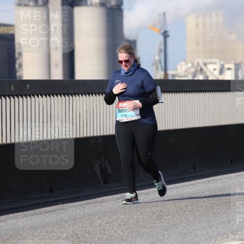 03.10.2025 - Köhlbrandbrückenlauf Lena Gebhardt http://msf.ph/oto/9117886 03.10.2025 10:24:22 Position 2 2546 meine-sportfotos.de