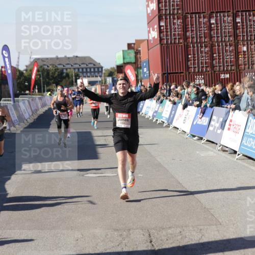03.10.2025 - Köhlbrandbrückenlauf Jannik Wohlers http://msf.ph/oto/9117887 03.10.2025 13:03:19 Ziel 4085, 4208, 4225, 4268, 4283, 4856, 5048, 5063, 6279, 6612, 6722, 6784 meine-sportfotos.de