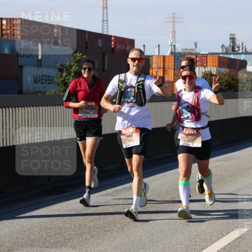 03.10.2025 - Köhlbrandbrückenlauf Strokosch-Dieckow http://msf.ph/oto/9117890 03.10.2025 12:53:43 Position 3 6308, 5705, 6816, 6814 meine-sportfotos.de