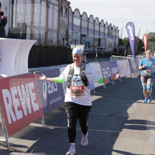 03.10.2025 - Köhlbrandbrückenlauf Jannik Wohlers http://msf.ph/oto/9117894 03.10.2025 13:34:07 Ziel 4438, 4919, 4970, 5036, 5300, 5593, 6095, 6246, 6420, 6421, 6574 meine-sportfotos.de