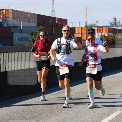 03.10.2025 - Köhlbrandbrückenlauf Strokosch-Dieckow http://msf.ph/oto/9117895 03.10.2025 12:53:43 Position 3 6308, 6816, 6814, 5705 meine-sportfotos.de
