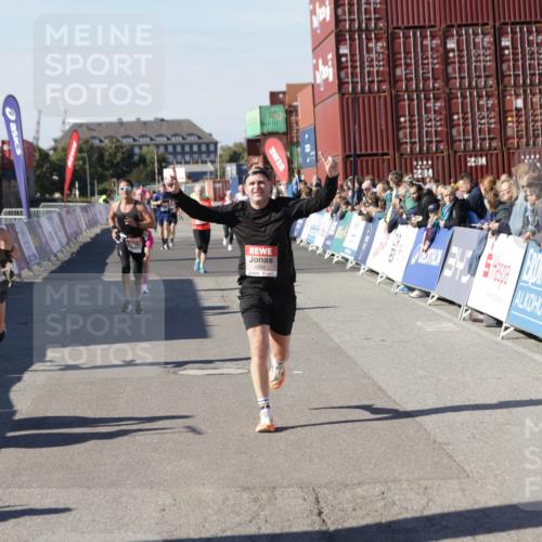 03.10.2025 - Köhlbrandbrückenlauf Jannik Wohlers http://msf.ph/oto/9117896 03.10.2025 13:03:20 Ziel 4085, 4208, 4225, 4268, 4283, 4856, 5048, 5063, 6279, 6612, 6632, 6722, 6784 meine-sportfotos.de
