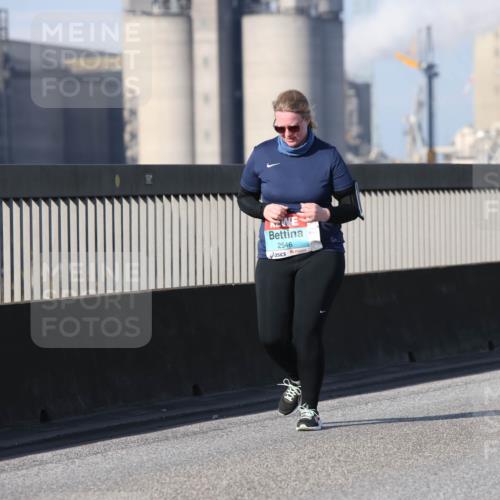 03.10.2025 - Köhlbrandbrückenlauf Lena Gebhardt http://msf.ph/oto/9117897 03.10.2025 10:24:23 Position 2 2546 meine-sportfotos.de
