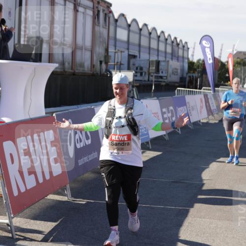 03.10.2025 - Köhlbrandbrückenlauf Jannik Wohlers http://msf.ph/oto/9117899 03.10.2025 13:34:07 Ziel 4438, 4919, 4970, 5036, 5300, 5593, 6095, 6246, 6420, 6421, 6574 meine-sportfotos.de