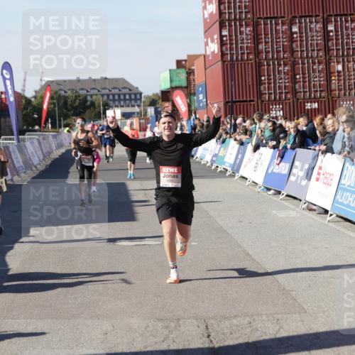 03.10.2025 - Köhlbrandbrückenlauf Jannik Wohlers http://msf.ph/oto/9117902 03.10.2025 13:03:20 Ziel 4085, 4208, 4225, 4268, 4283, 4856, 5048, 5063, 6279, 6612, 6632, 6722, 6784 meine-sportfotos.de