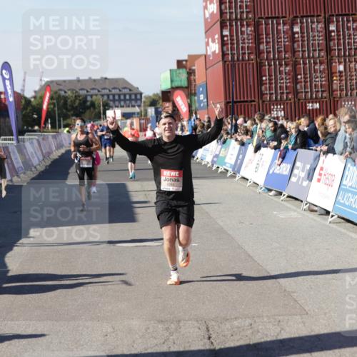 03.10.2025 - Köhlbrandbrückenlauf Jannik Wohlers http://msf.ph/oto/9117909 03.10.2025 13:03:20 Ziel 4085, 4208, 4225, 4268, 4283, 4856, 5048, 5063, 6279, 6612, 6632, 6722, 6784 meine-sportfotos.de