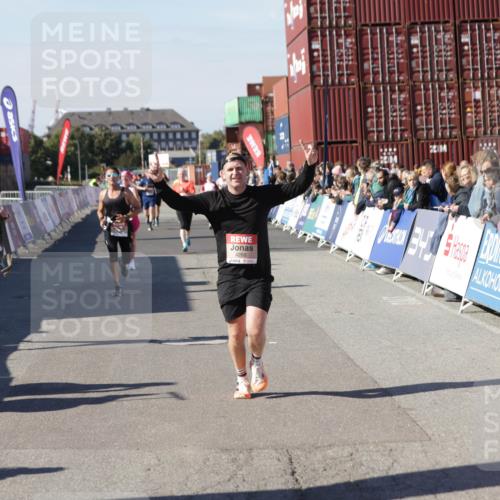 03.10.2025 - Köhlbrandbrückenlauf Jannik Wohlers http://msf.ph/oto/9117915 03.10.2025 13:03:20 Ziel 4085, 4208, 4225, 4268, 4283, 4856, 5048, 5063, 6279, 6612, 6632, 6722, 6784 meine-sportfotos.de